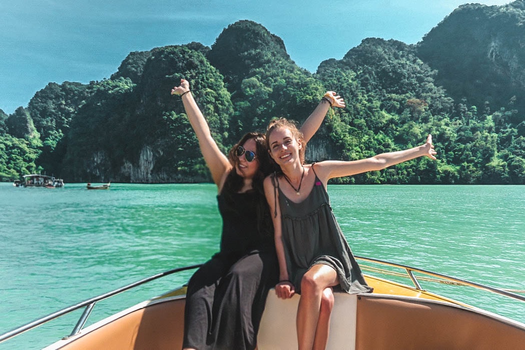 how to meet locals while traveling solo