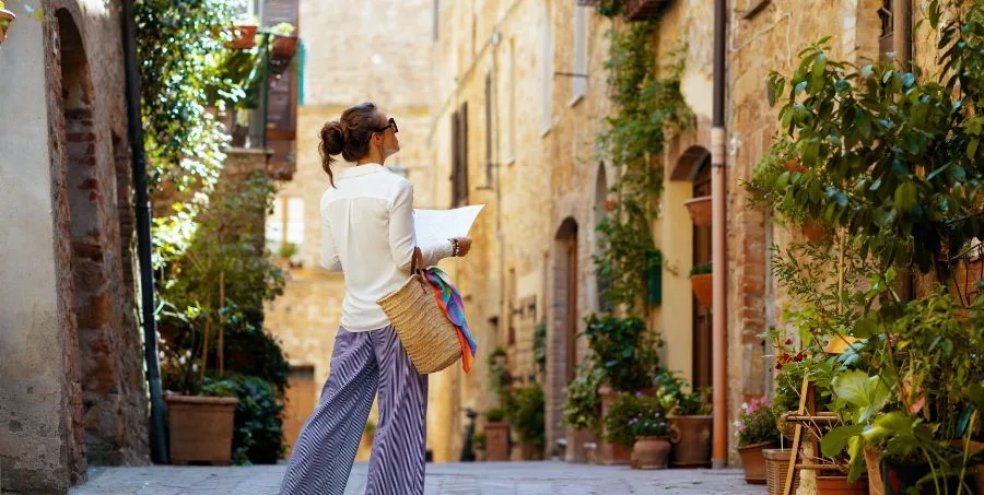 safety tips for solo female travelers abroad