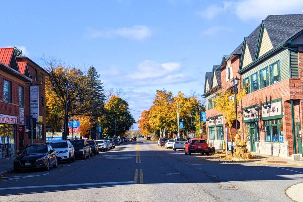 small towns in Canada worth visiting in summer