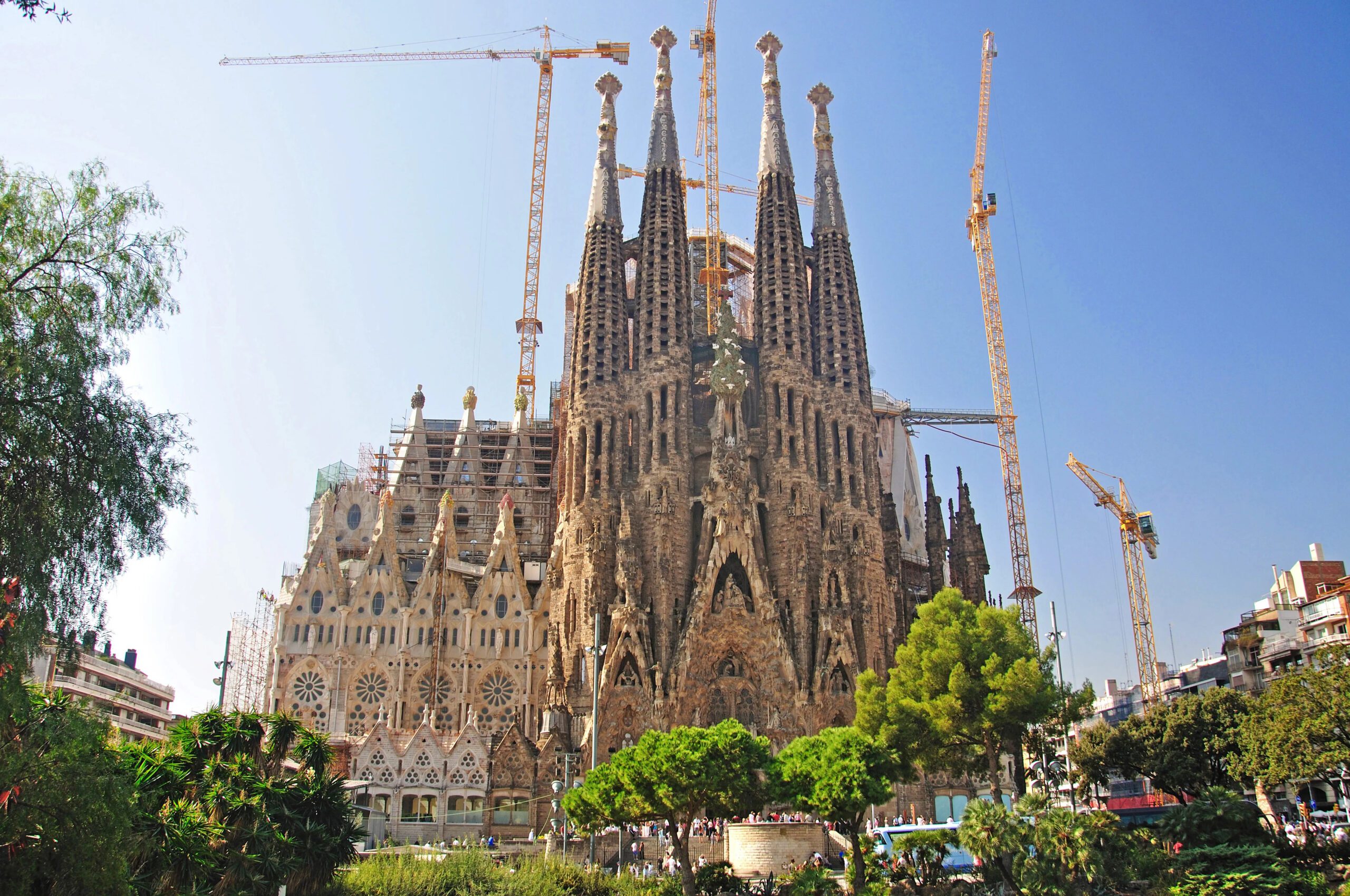 travel destinations with unique architectural landmarks