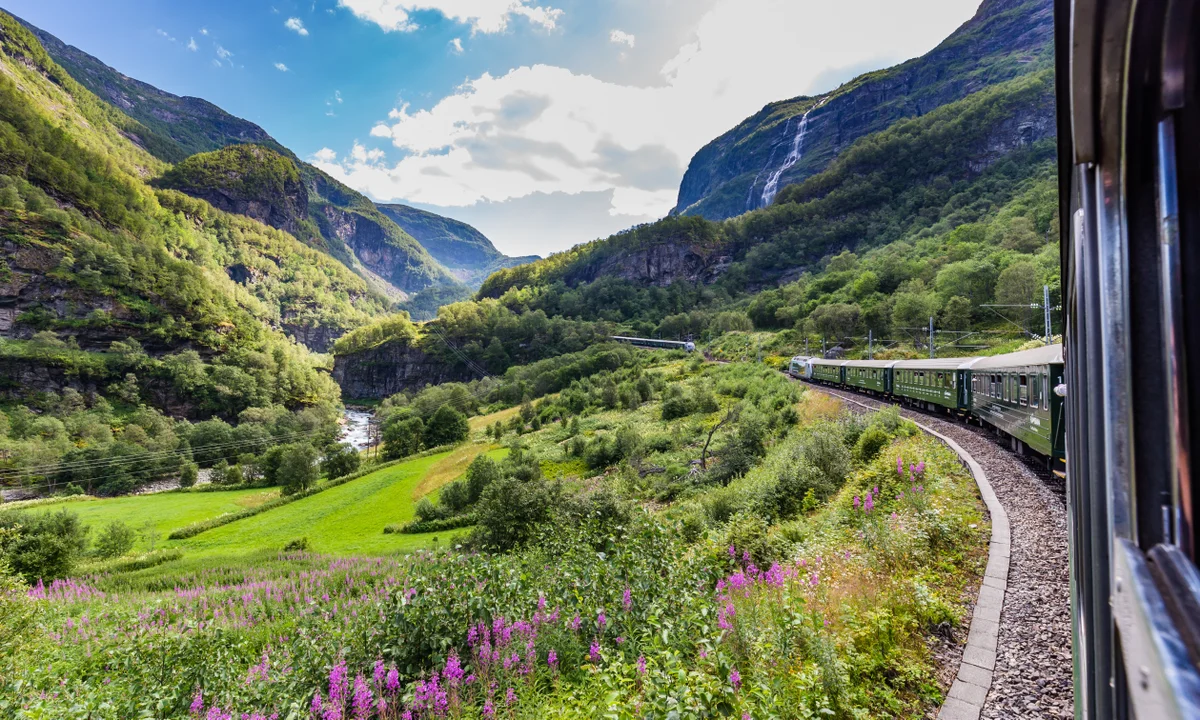 travel destinations with scenic train journeys