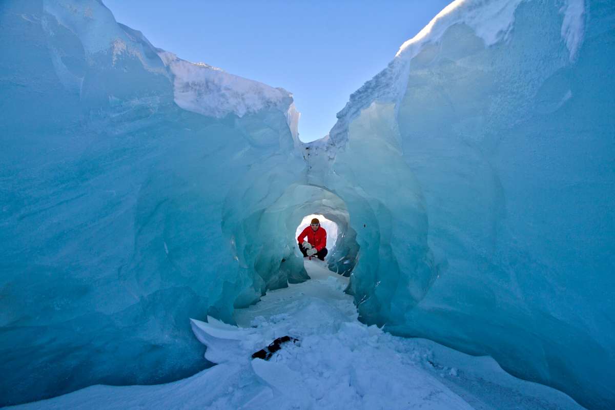 how to plan a solo trip to Iceland safely