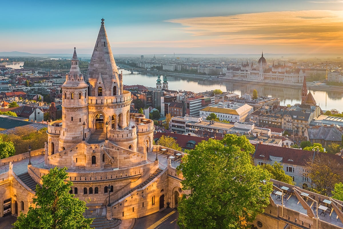 how to plan a 10 day europe trip on a tight budget