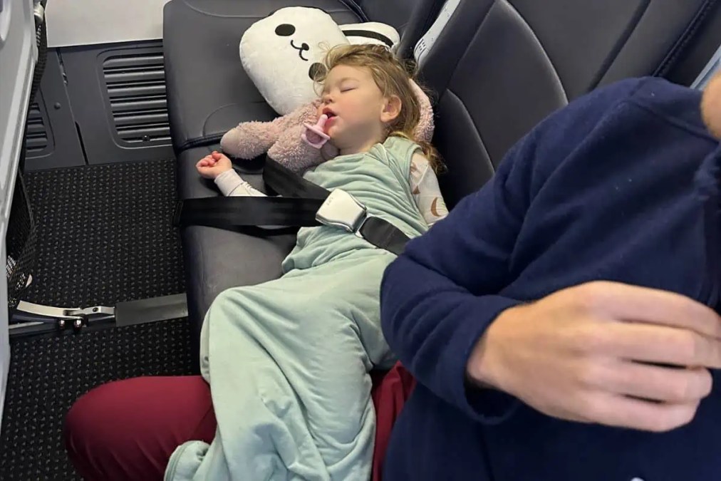 tips for traveling with toddlers on long haul flights