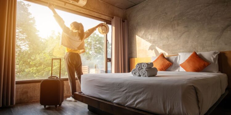 how to find cheap accommodation while traveling