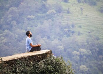 how to deal with loneliness when traveling solo