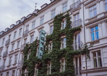 The Truth About “7 Star” Hotels: A Rating That Doesn’t Officially Exist