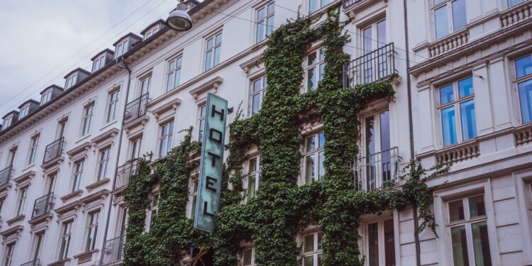 The Truth About “7 Star” Hotels: A Rating That Doesn’t Officially Exist
